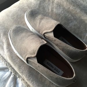 Steve Madden Slip-on’s